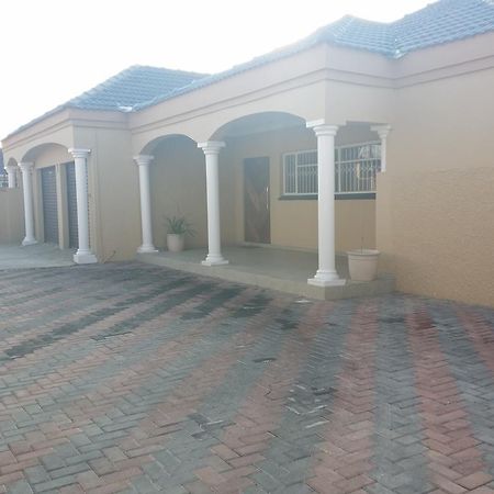Alicia'S B&B Roodepoort Exterior foto