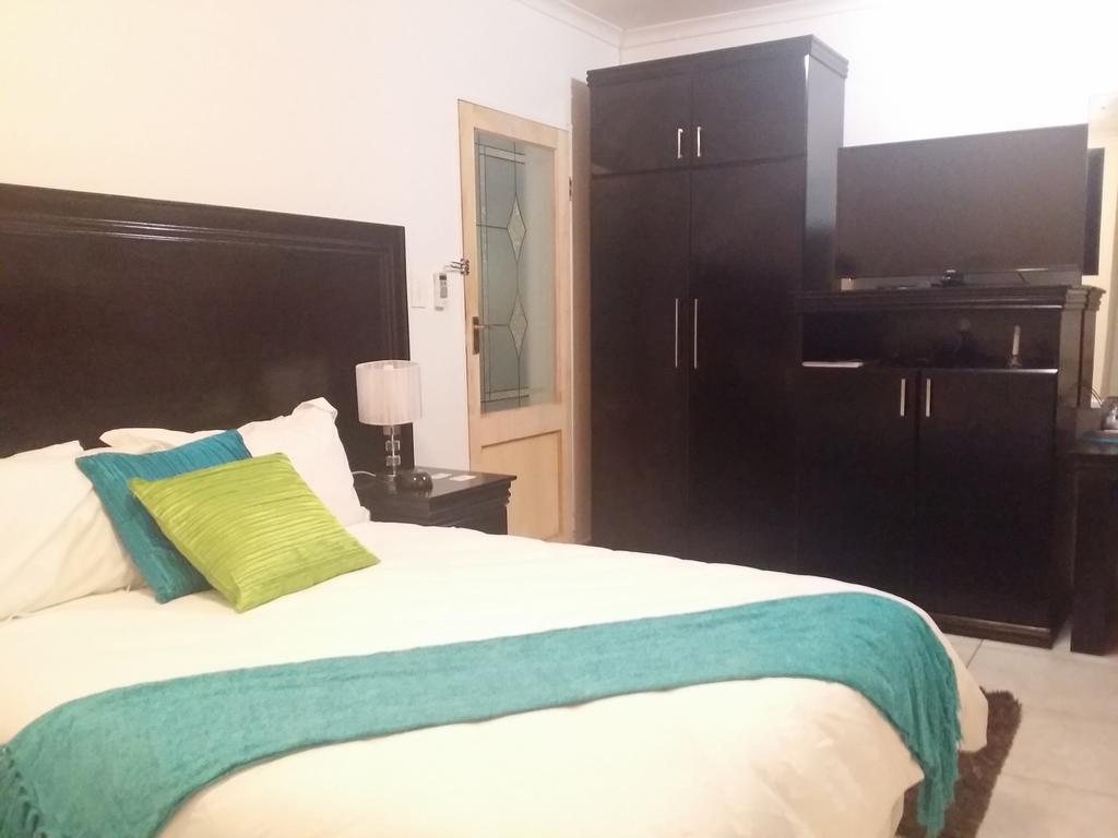 Alicia'S B&B Roodepoort Exterior foto