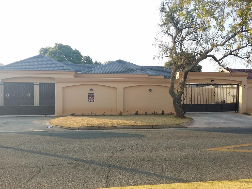 Alicia'S B&B Roodepoort Exterior foto